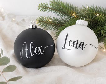 Your personalized XL Christmas bauble in various colors, matte and glossy - with different fonts