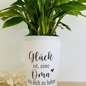 Flowerpot including the lettering Happiness is having a grandma like you in your desired color perfect gift for grandma Grau