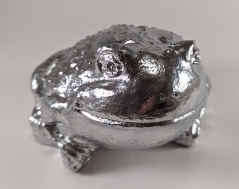 Chilled and Relaxed Toad Statue - Home or Office Decor, Adorable Frog, Modern Style Unique Accent, Concrete Statue, Paper Weight, Silver