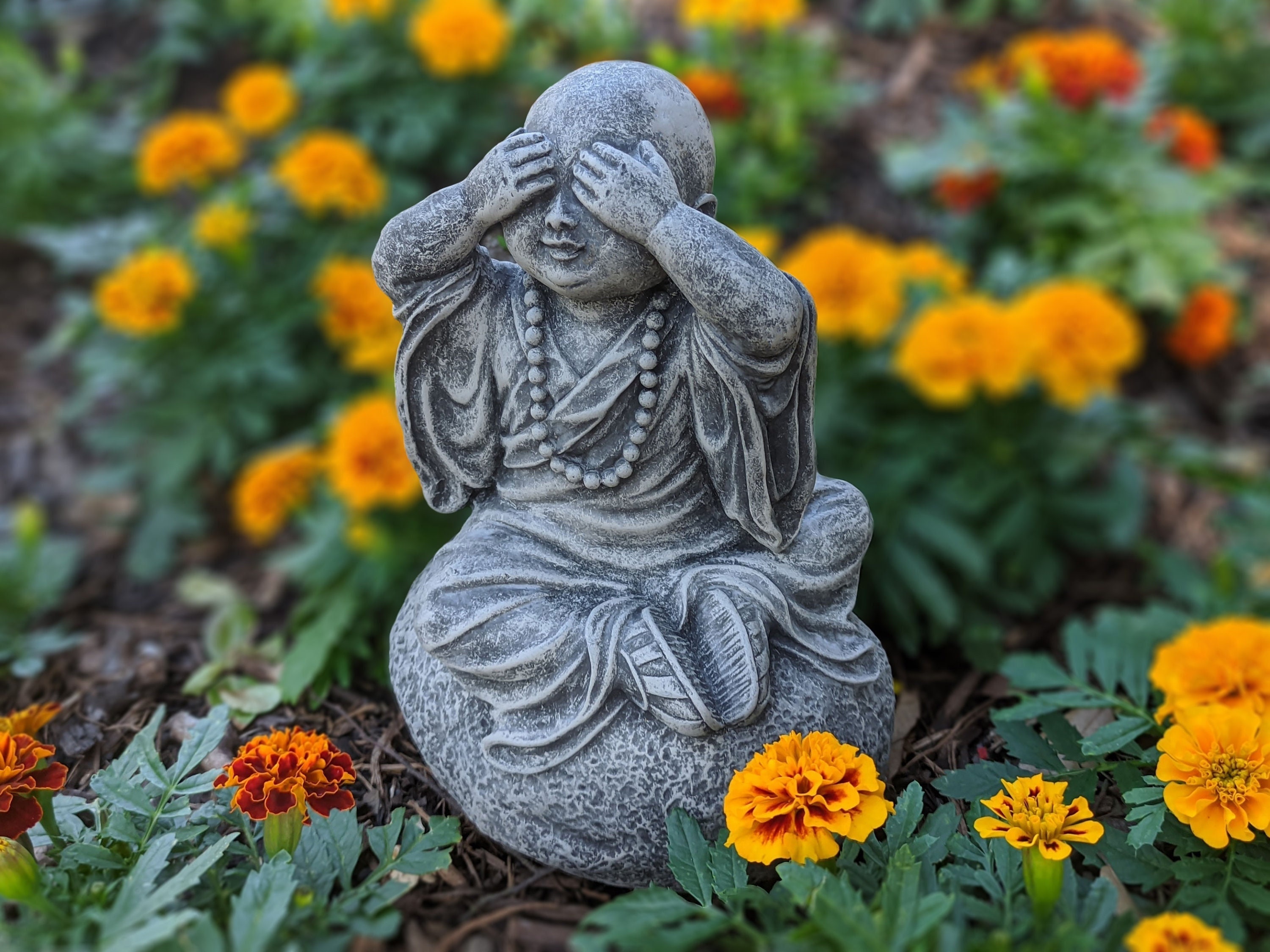 シンギングボウル 約30cm   Buddha pada ブッダ御御足デザイン1 Playful Monk Boy Statue - Home or Garden Decor - Garden Buddha
