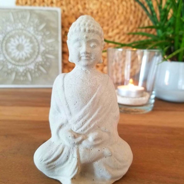 Buddha aus Beton