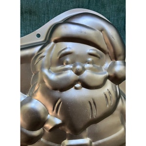 VTG 93 Wilton Cake Pan Santas Treasures 2105-9338 Santa Claus Mold Christmas image 3