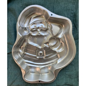 VTG 93 Wilton Cake Pan Santas Treasures 2105-9338 Santa Claus Mold Christmas image 2