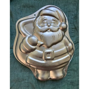 VTG 93 Wilton Cake Pan Santas Treasures 2105-9338 Santa Claus Mold Christmas image 1