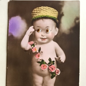 Cartolina d'epoca con foto autentica di una bambola Kewpie con occhi di VETRO, 1910