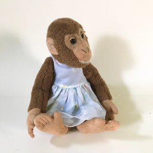 Vintage aap knuffel in jurk, 11 inch