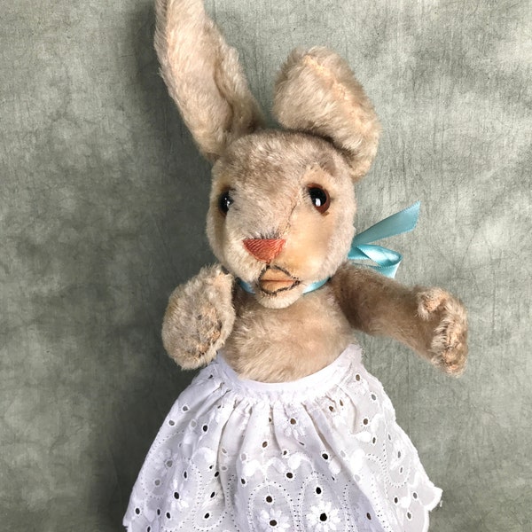 Steiff rabbit Ossili with button in ear