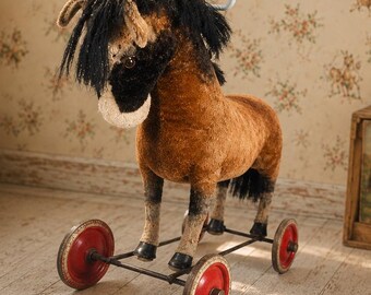 RARE Steiff Ride-on Horse on Wheels – Mohair – 1951–1964 – With
