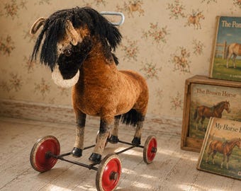 RARE Steiff Ride-on Horse on Wheels – Mohair – 1951–1964 – With