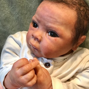 Mooie en innemende levensechte reborn-babypop – handgeschilderd SNF – echt haar – Made in Holland