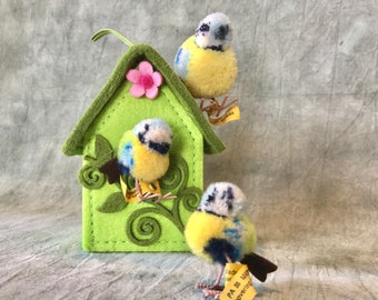 3x Steiff wool birds blue tits all with button and flag + felt birdhouse