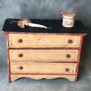 Antique Doll house chest of drawers - 1900-1909