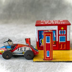 RARE Japan Tin &quot;Mobile&quot; Mobil Tankstelle & Jet Rennauto und 3 weitere Autos