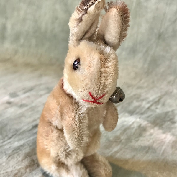 Early Rare "Pre-Manni" Steiff Begging Rabbit