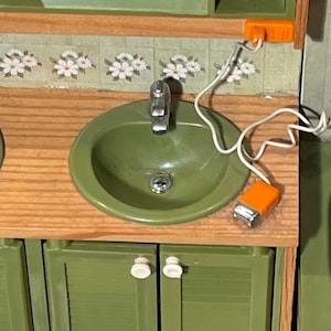 Lundby dollhouse complete  GREEN bath room with shower, bath and toilet