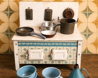 1940s Vintage Tin Toy Stove With Enamel Accessories & Metal Molds