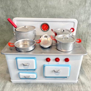 Efzet tin toy stove with pots and pans
