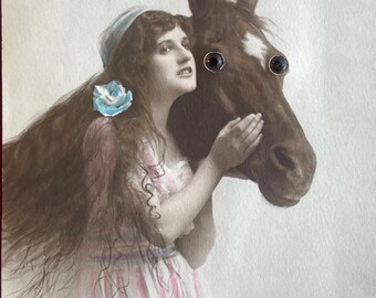 Carte Postale Ancienne DESSIN A LA MAIN Femme signe Rose 1909