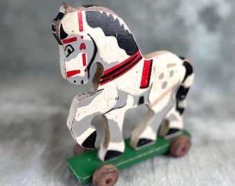 ヴィンテージの手描き木製おもちゃの馬（車輪付き）：アンティークな