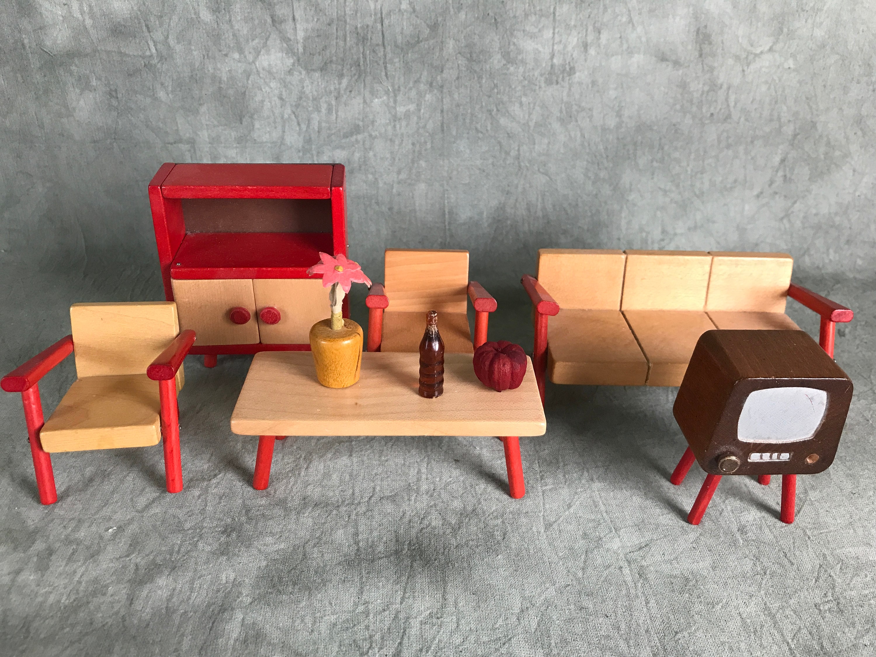 Vintage Coffee Table Decor Ideas - The Junk Parlor, image size:3000x2250