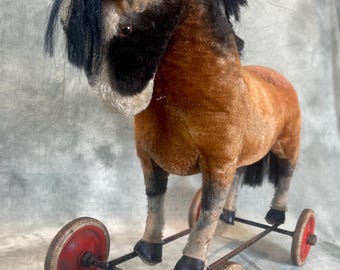 RARE Steiff Ride-on Horse on Wheels – Mohair – 1951–1964 – With