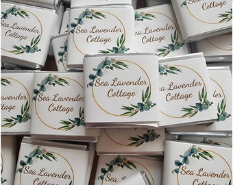 50 bomboniere di nozze personalizzate con cioccolatini: cioccolatini personalizzati, confezioni con motivi floreali verdi, regali di nozze unici