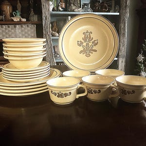 Vintage Pfaltzgraff Village Stoneware, 5 Place settings each including Dinner Plate, Salad Plate, Soup Bowl and Mug, 25 pieces