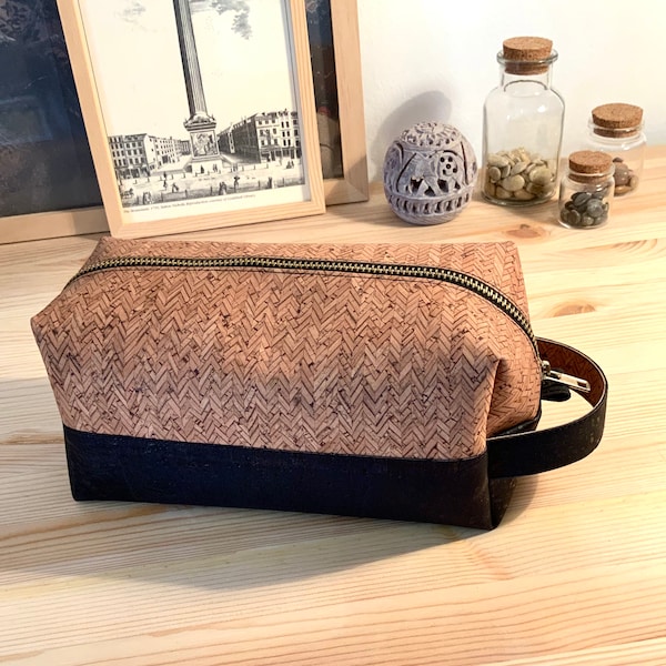 Beauty case, trousse, astuccio in sughero, astuccio nero e naturale astuccio vegano. Astuccio con cerniera astuccio grande, porta trucchi.