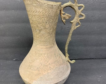 Vintage Paisley CornucopiaHorn of Plenty Patina Stamped Brass EmbellishmentJewelry Component 72x36mm Old Stock 1 pc Setting Spaces