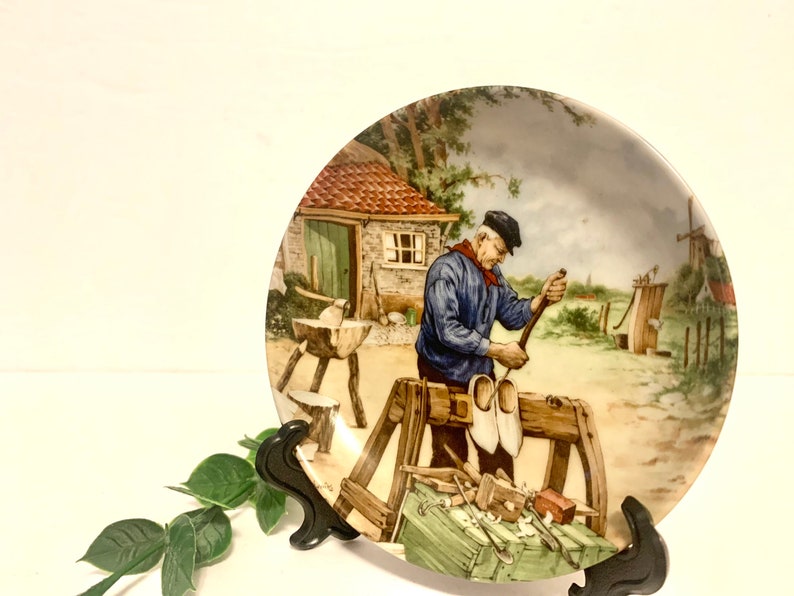 small collectible cobbler plate Vintage Royal Schwabap Holland Hand Decorated Ter Steege \u201c the shoemaker\u201d mini Collectors Plate