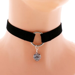 Velvet Choker: Black O-Ring Collar with Heart Pendant