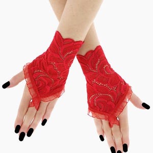 Red Lace Fingerless Gloves: Elegant Bridal Costume Accessory
