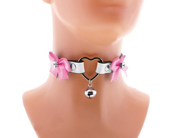 Weißer Herz Choker aus veganem Leder und Glocke aus rosa Satinschleife, Kätzchen Petplay veganes Leder Halsband Choker