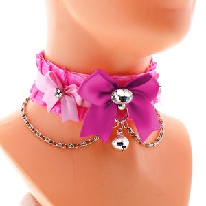 Handgemachtes Rosa Satin Kätzchen Halsband: Spitzen Choker mit Glöckchen