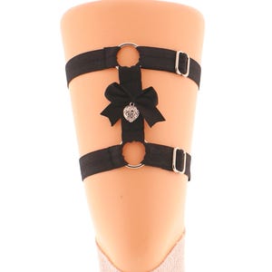 Black leg ring garter adjustable, sexy leg garter, gothic fashion garter belt, thigh-high garter, garter satin bow with a heart goth costume