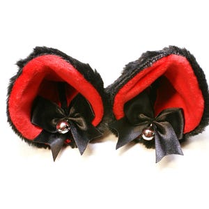 Sztuczne futrzane uszy dla kociąt w kolorze czerwonym i czarnym, dzwonek kokardka, klips lub opaska na głowę, ręcznie robione