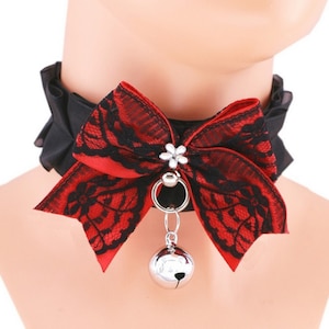 Collier de jeu pour chaton : dentelle noire, noeud rouge, tour de cou cloche