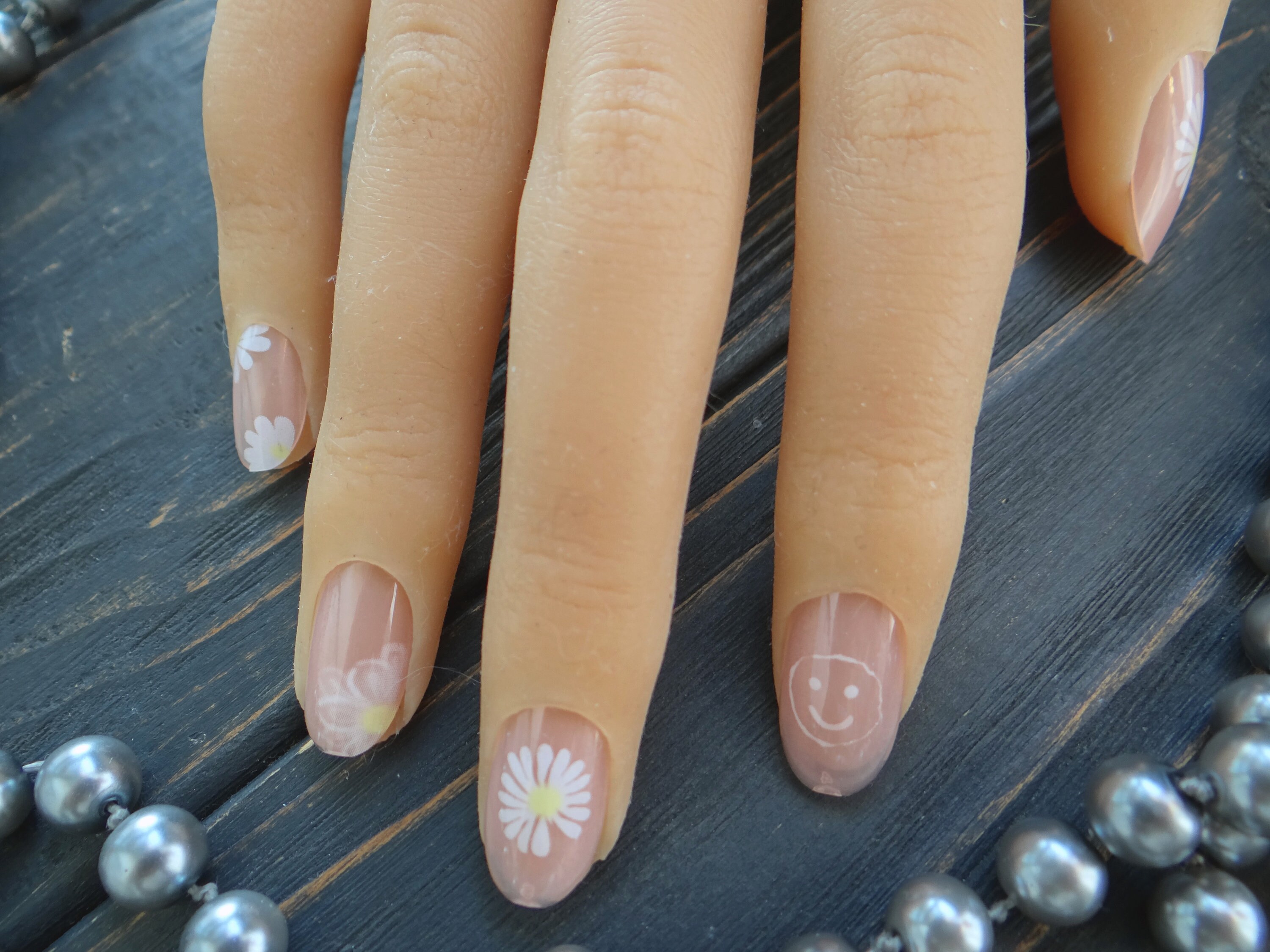 Daisy Flower Nails Medium Oval Press on Nails With White Daisy - Etsy
