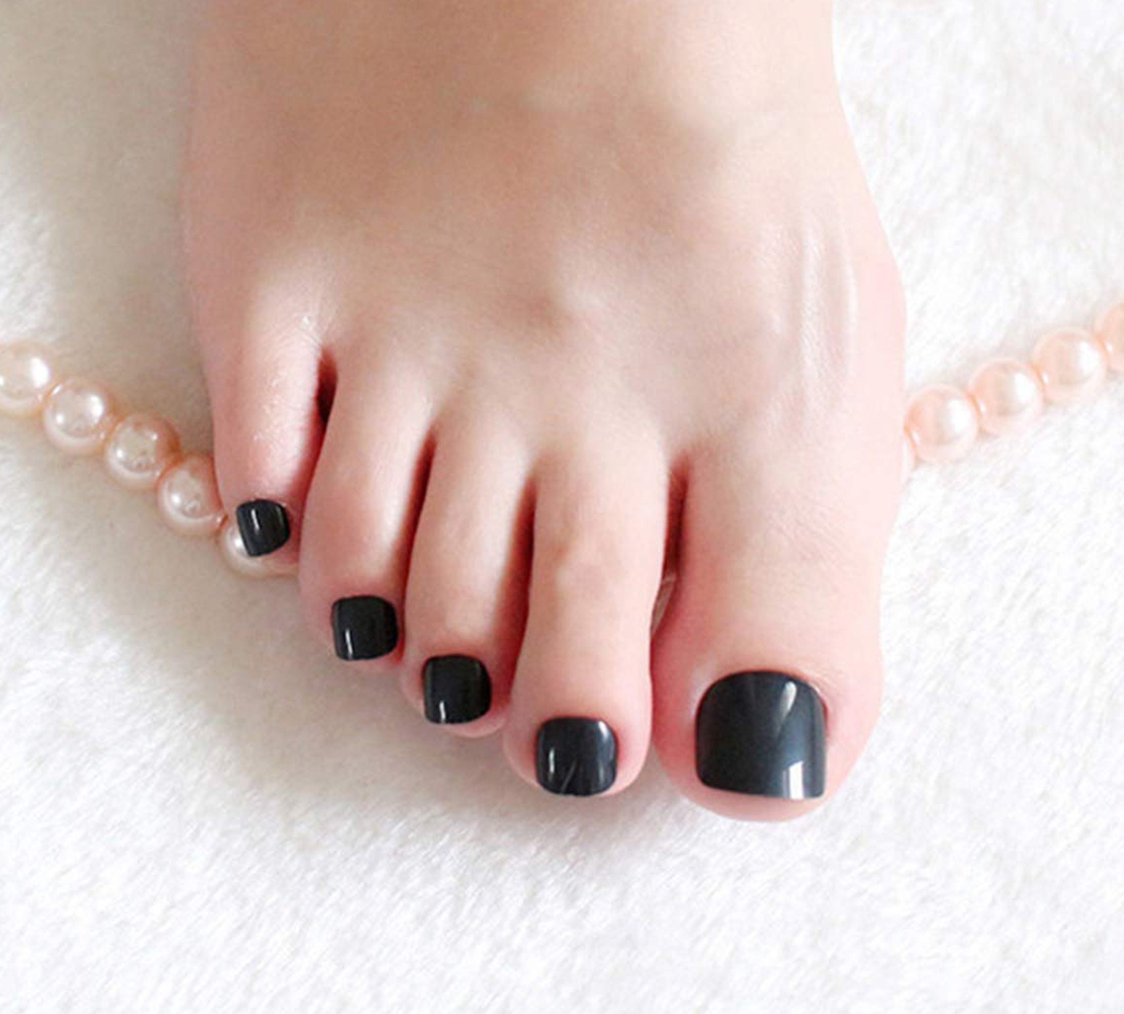 Sophisticated Short Rounded Black Pedicure Press On Toenails with Glit –  RainyRoses