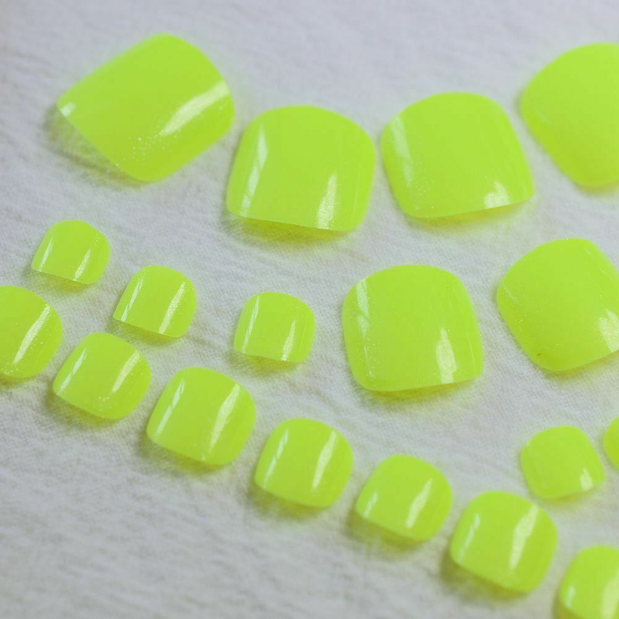 Neon Yellow Green Acrilyc Toenails 24pcs Yellow Fake Toe Nails False Nails  With Glue on Toenails Press on Toenails Nail Design Reusable Nail 