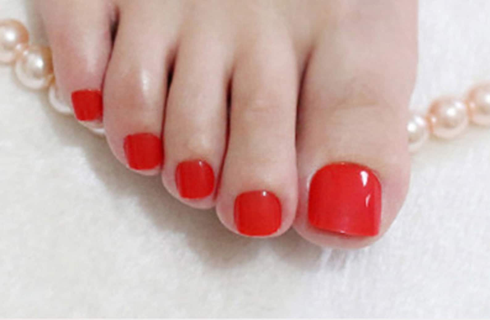 Bright Red Toenails 24pcs Fake Toe Nails False Nails With Glue on