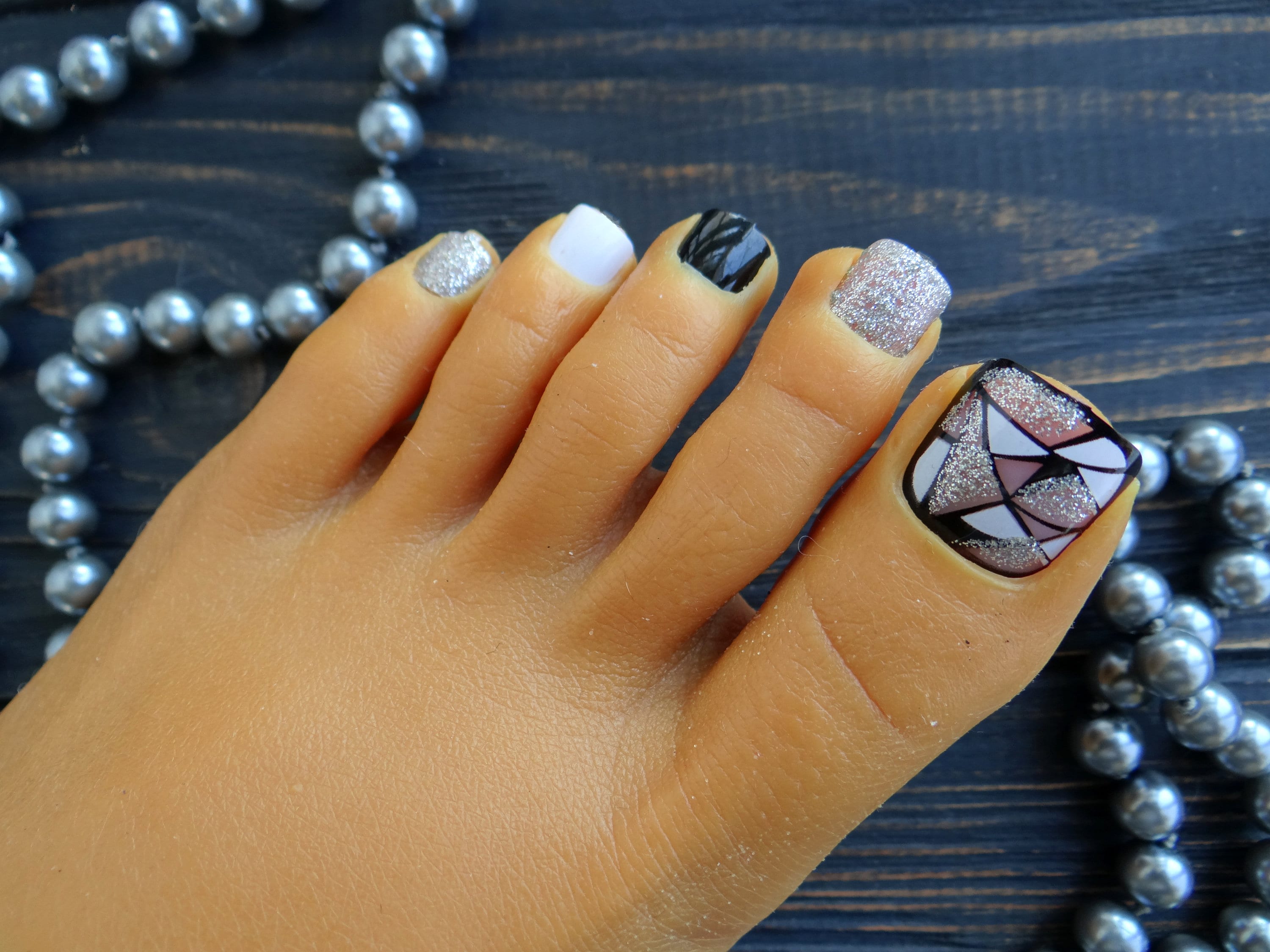 Black and Silver Glitter Toe Nails - wide 2