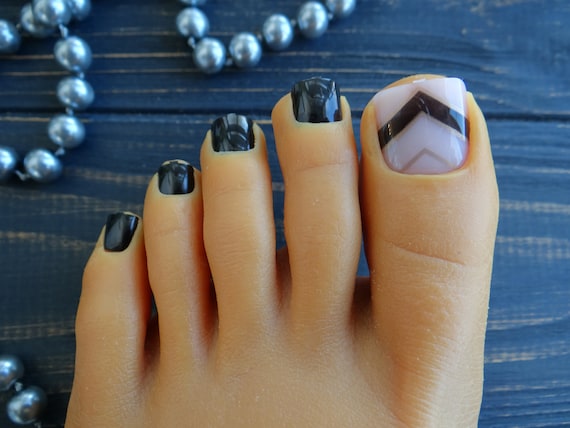 15 Seriously Awesome Halloween Nail Art Designs