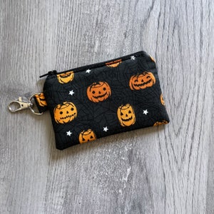 Mini llavero de Halloween con cremallera, cartera pequeña de calabaza, monedero de calabaza, bolsa con clip giratorio, tarjetero pequeño espeluznante