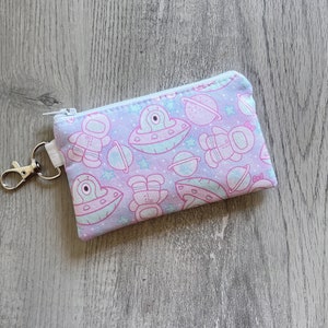 Mini llavero de extraterrestre con cremallera, billetera pequeña de ovni rosa, monedero espacial de extraterrestre kawaii pastel, bolsa con gancho giratorio, tarjetero pequeño