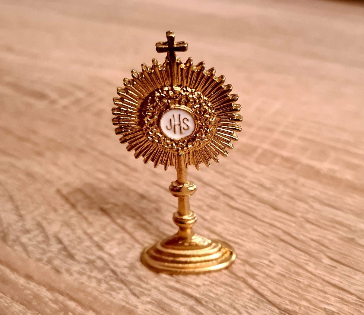 Monstrance blessed Sacrament Euharostic Monstrance catholic menstrance