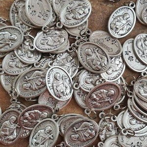 groothandel ST FRANCIS-MEDAILLES, doos 5, 10, 20, 50 stuks, heilige medailles, katholieke medailles, patroon van dieren, heiligenmedailles