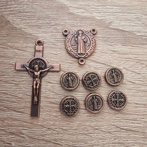 Set 8 stuks St. Benedictus rozenkrans kruisbeeld en medailles, veel bulk 1, 2, 5, 10 sets