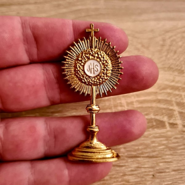 Monstrance blessed Sacrament Euharostic Monstrance catholic menstrance