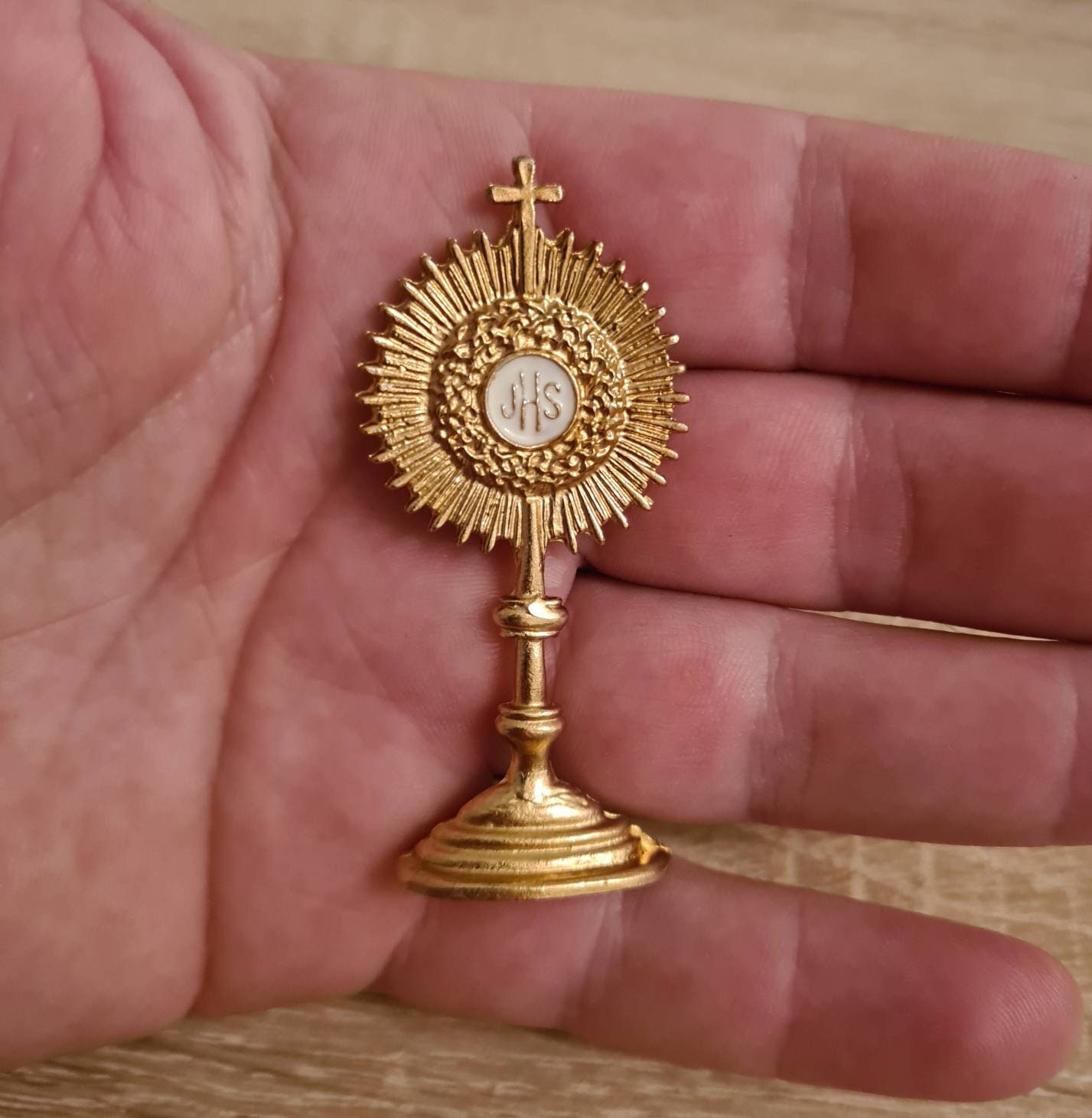 Monstrance blessed Sacrament Euharostic Monstrance catholic menstrance